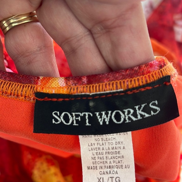 SOFTWORKS bright stretchy scooped neckline top with 3/4 sleeves - Picture 4 of 9